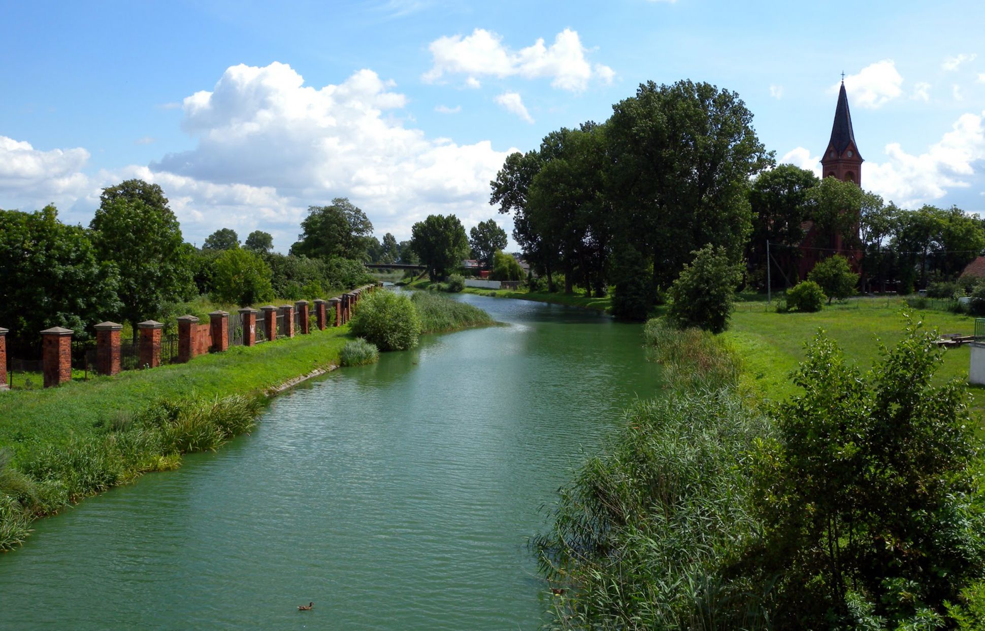 Hausbooturlaub in PolenEin Teil der Wasserstrasse von der Oder zur