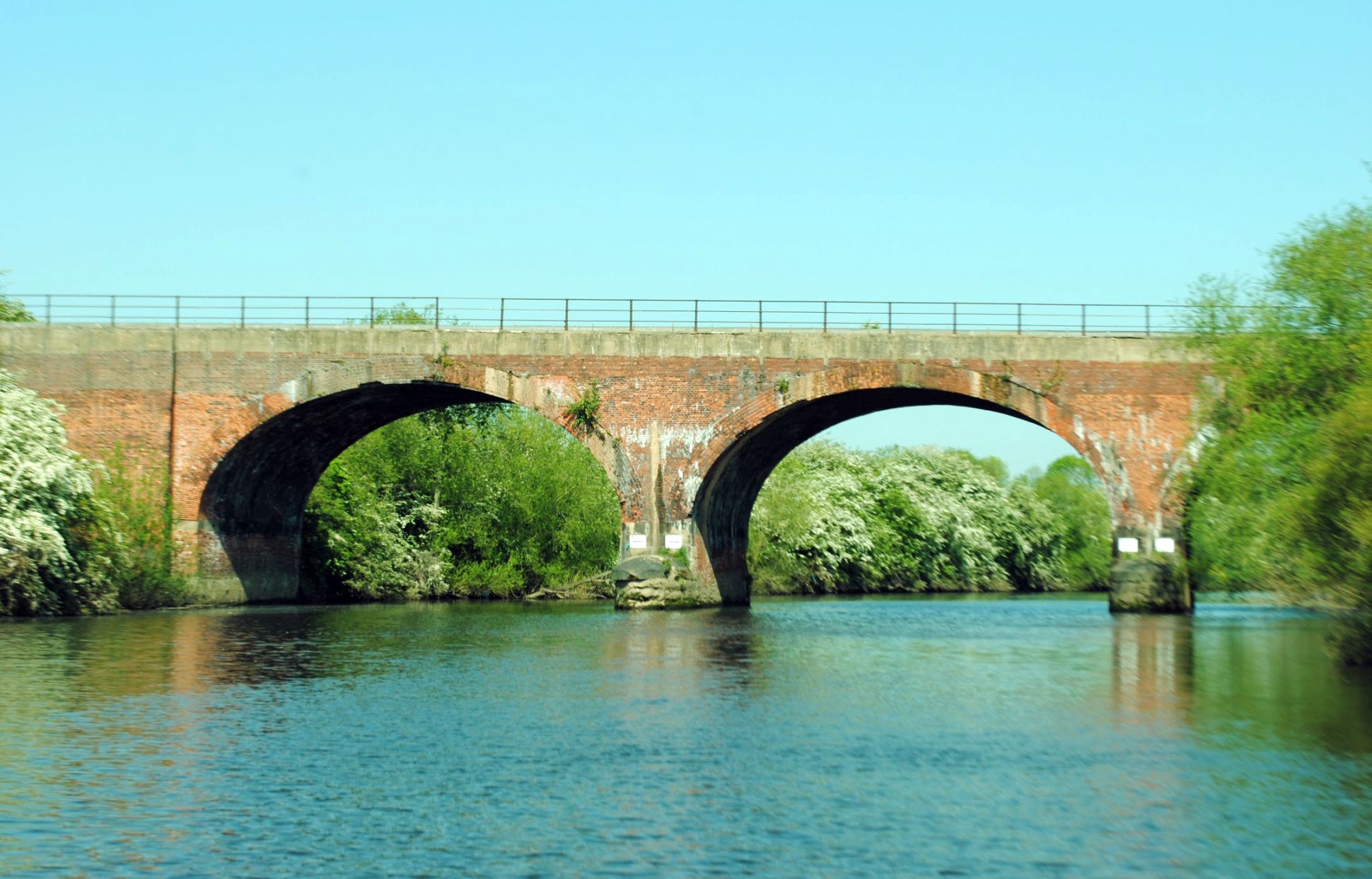 Brücke über die Aire & Calder Navigation nach Wakefield